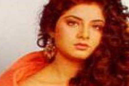 Divya Bharti In Deewana