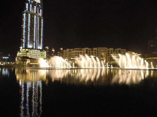 Dubai Mall Fountain Show