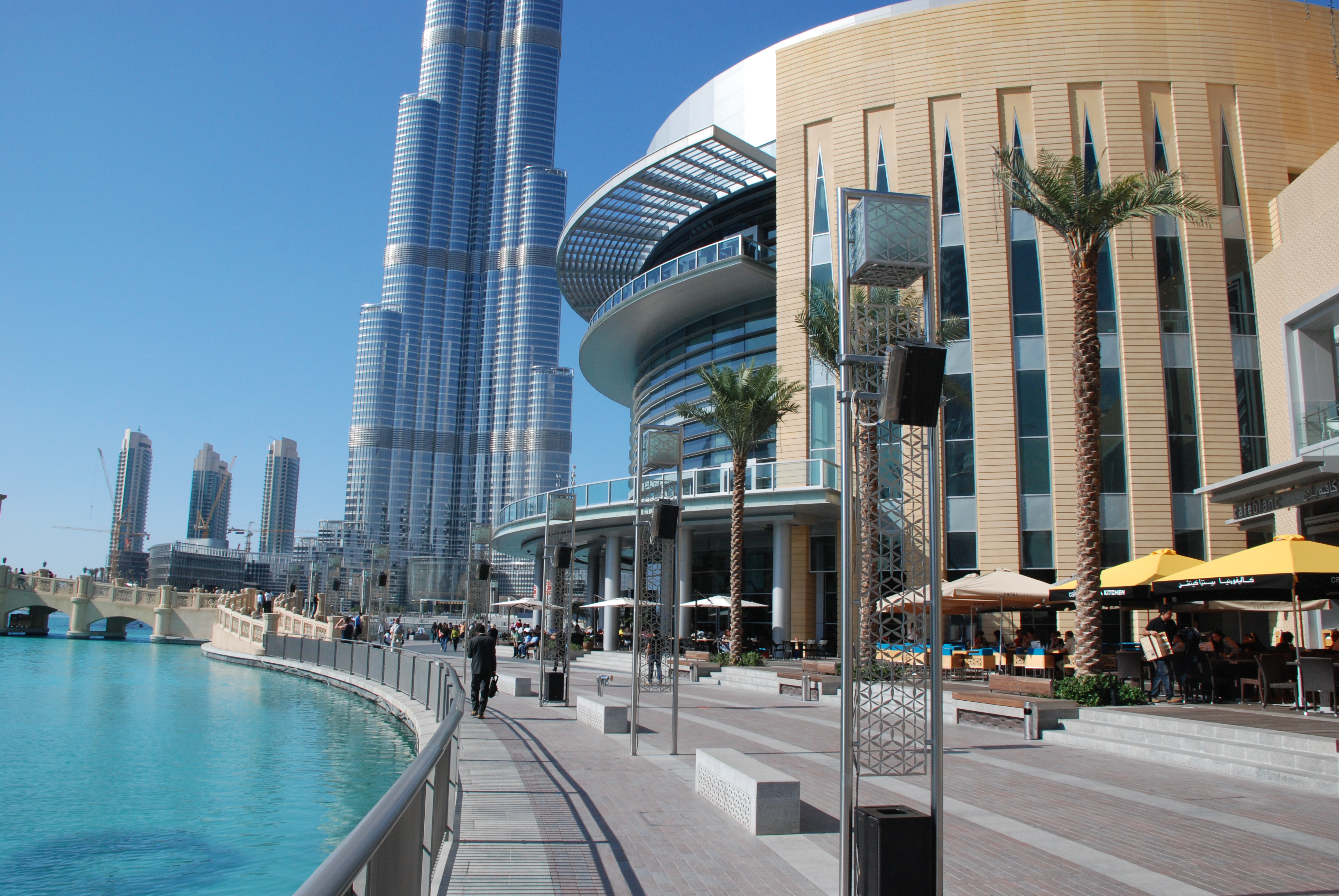 Dubai Mall Outside