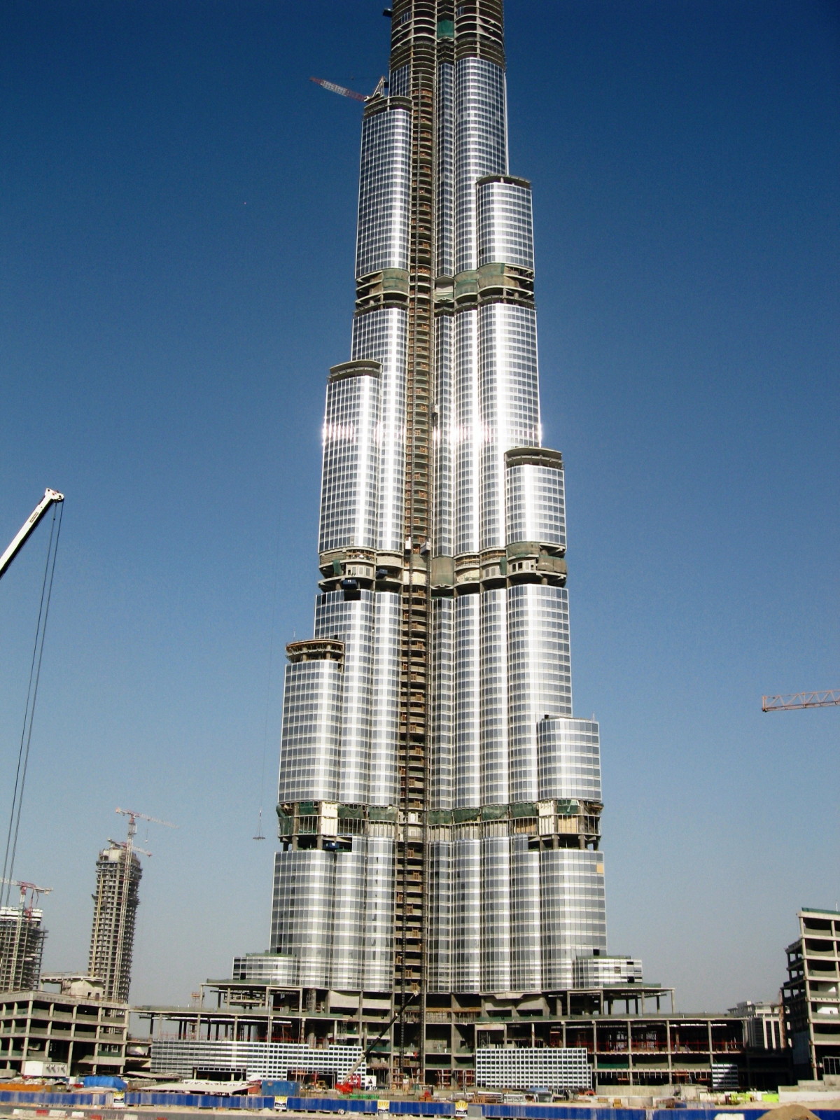 Dubai Tower At Night Wallpaper