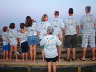 Family Pictures On The Beach Ideas