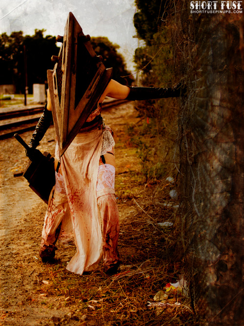 Female Pyramid Head Cosplay