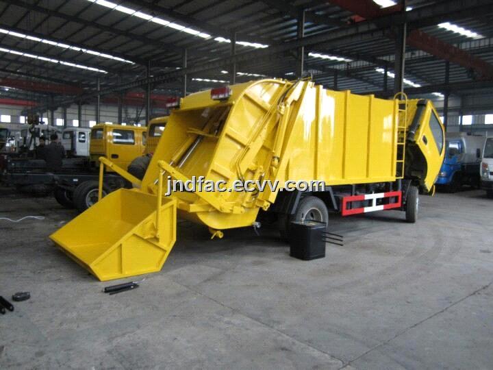 Garbage Compactor Truck