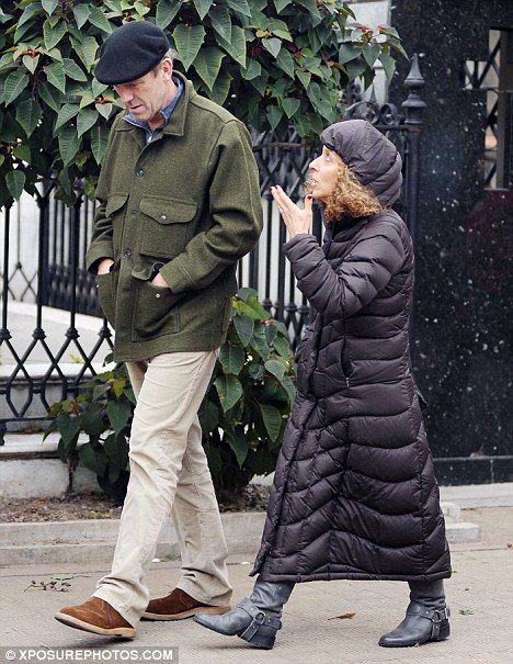 Hugh Laurie Wife Height