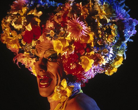 Hugo Weaving Priscilla Queen Desert