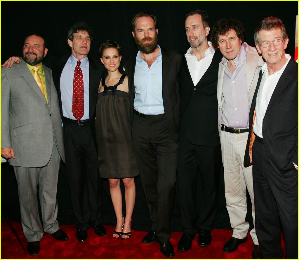 Hugo Weaving V