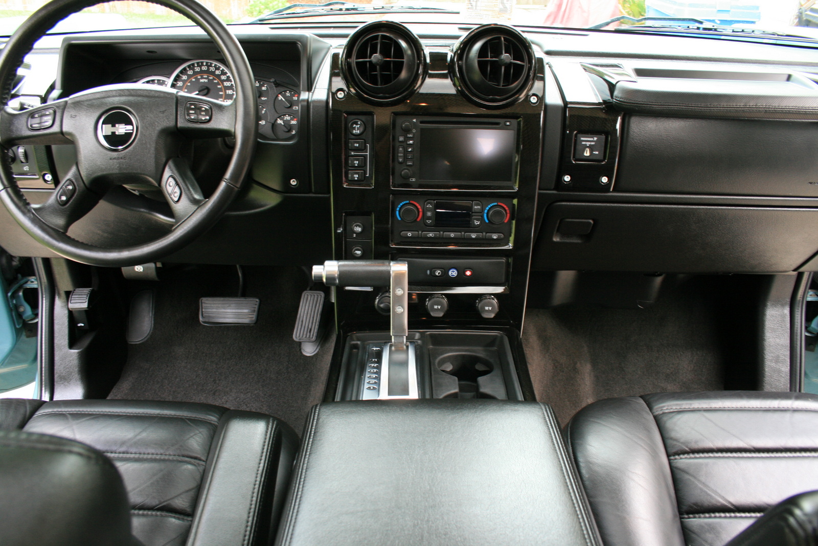 Hummer H2 Interior Photos