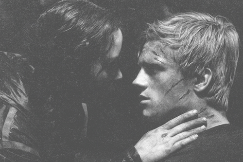 Hunger Games Katniss And Peeta Cave