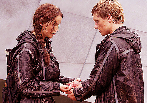 Hunger Games Peeta And Katniss Kiss