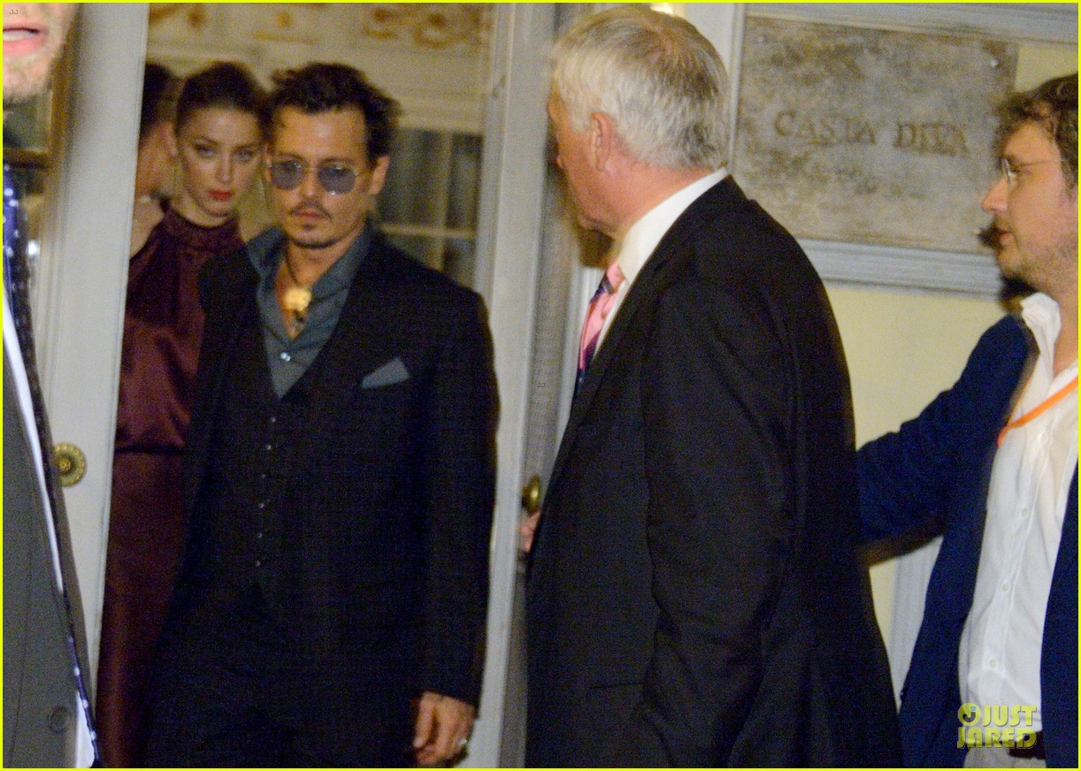 Johnny Depp Amber Heard Holding Hands