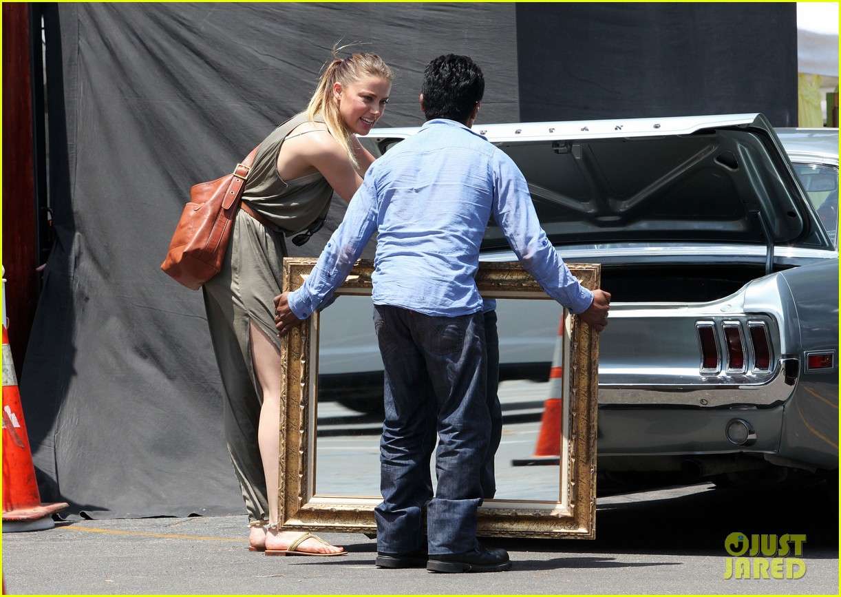 Johnny Depp Amber Heard Holding Hands