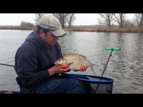 Method Feeder Fishing For Bream