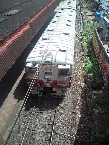 News Today Mumbai Local Trains