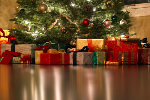 Picture Of Christmas Tree With Presents Under It