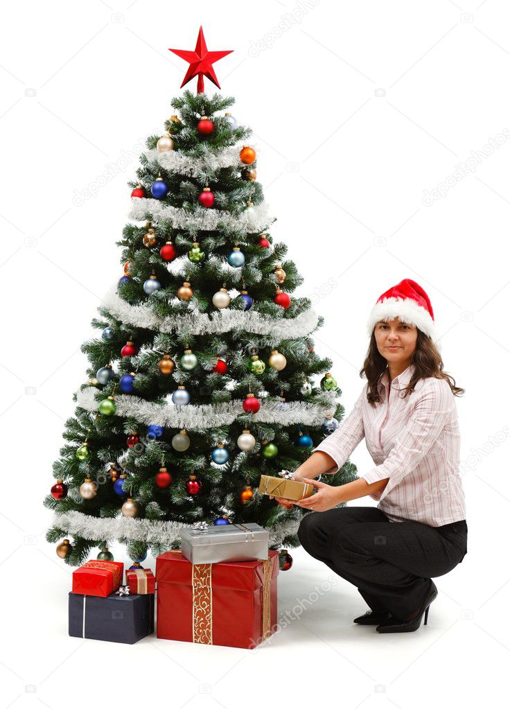 Picture Of Christmas Tree With Presents Under It