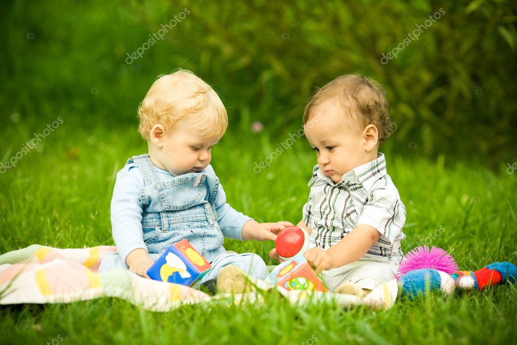 Pictures Of Children Playing In The Park