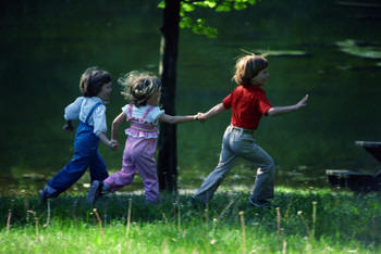 Pictures Of Children Playing Outside