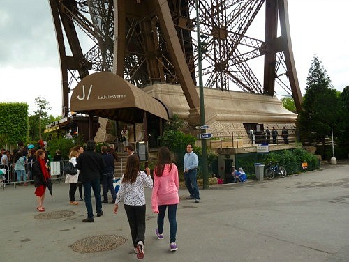 Restaurants In Paris France By The Eiffel Tower