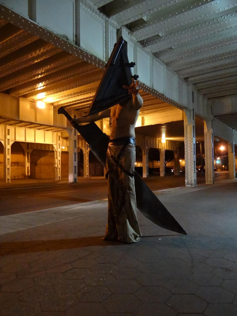 Silent Hill Pyramid Head Cosplay