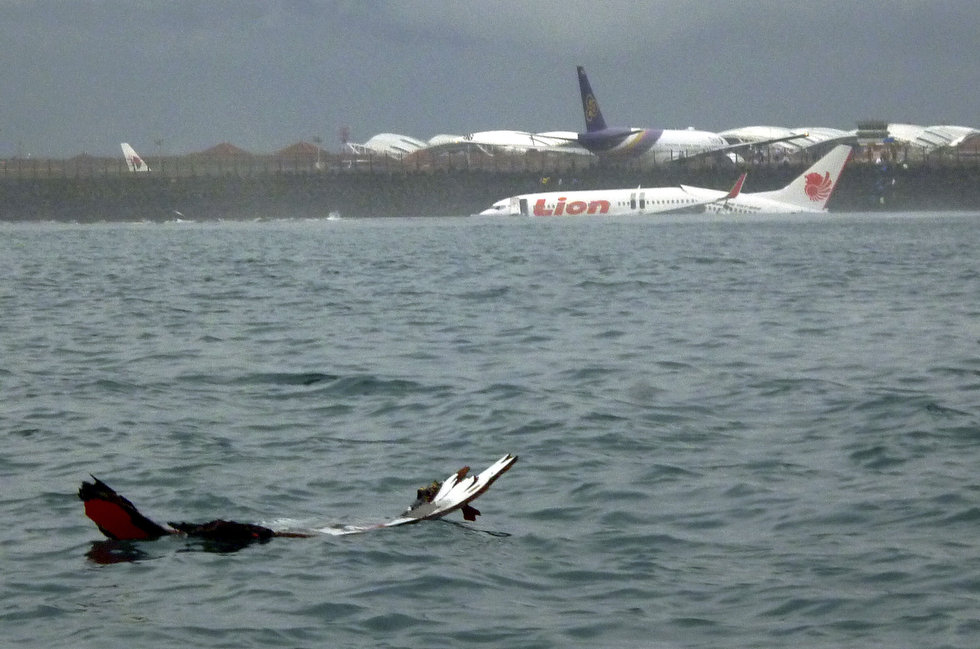 Small Plane Crash In Water