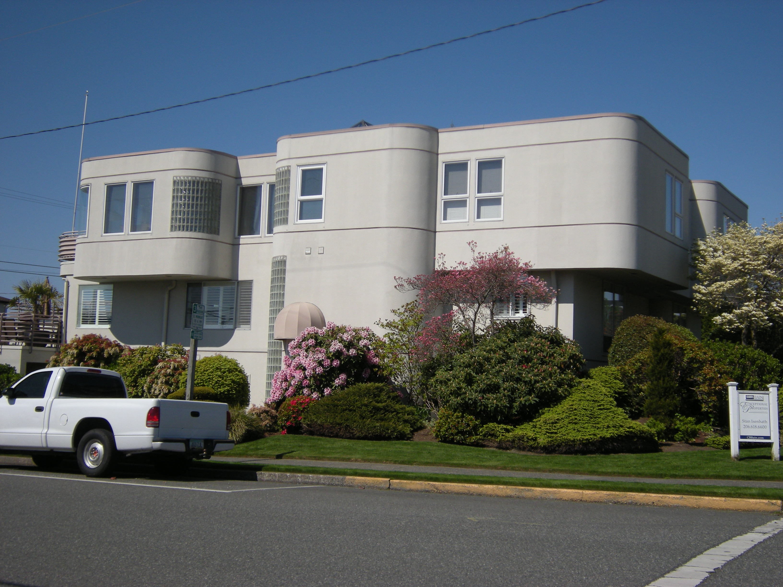 Streamline Moderne Architecture