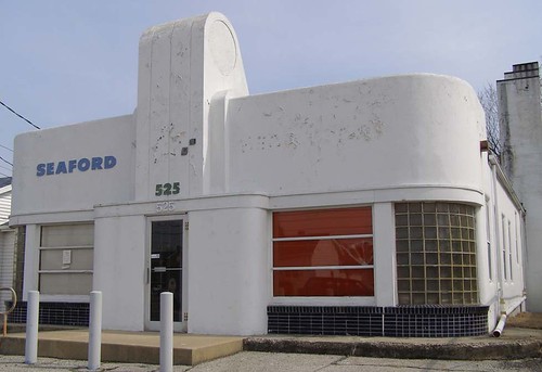 Streamline Moderne Architecture