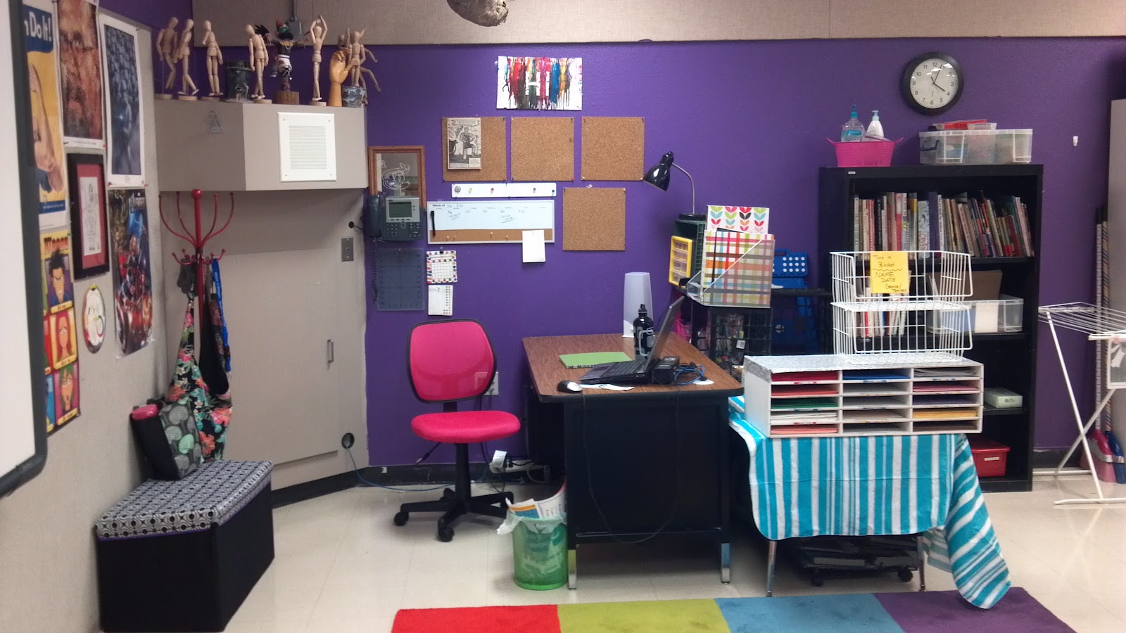 Teachers Desk Organization