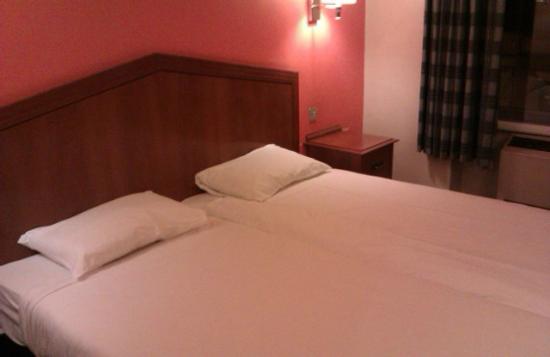 Travelodge London Kings Cross Royal Scot Hotel 100 Kings Cross Road London Wc1x 9dt