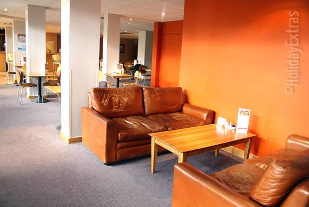 Travelodge Manchester Airport Bar