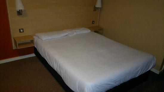 Travelodge Manchester Airport Hotel Parking