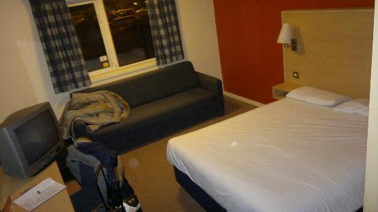 Travelodge Manchester Airport Hotel Parking