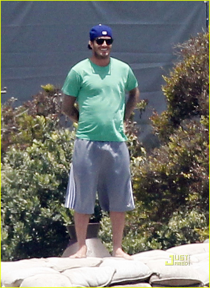 Victoria Beckham Pregnant Beach