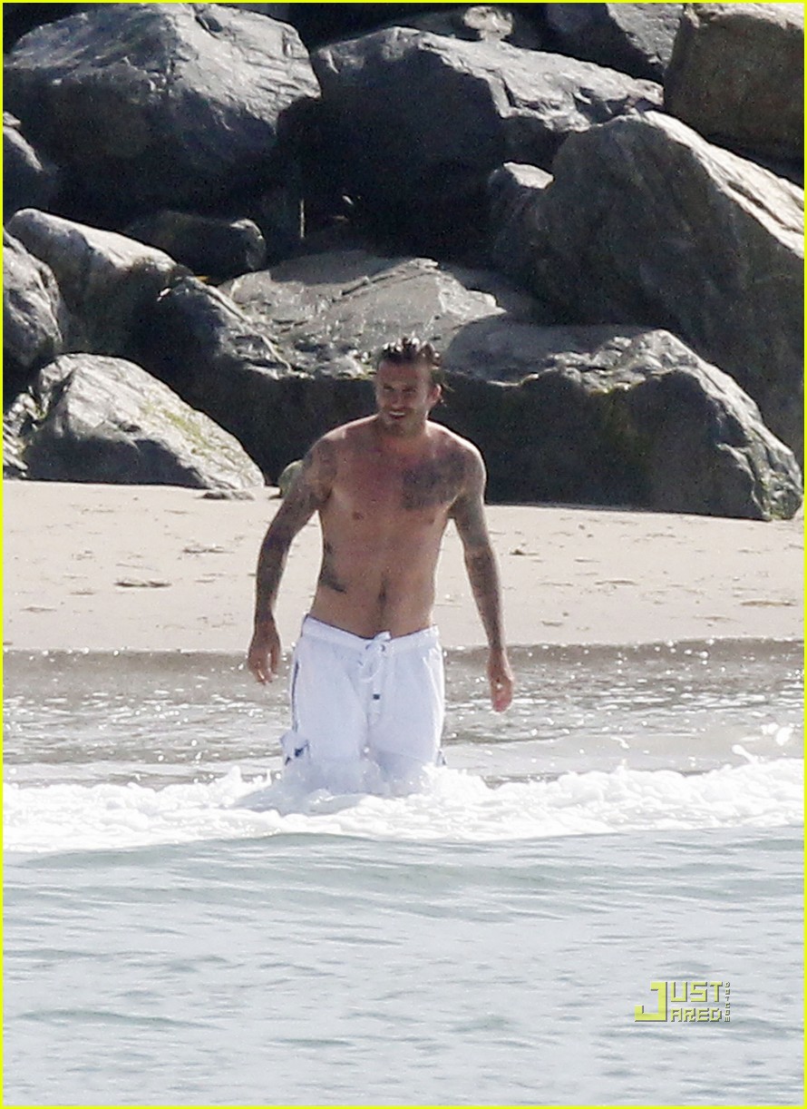 Victoria Beckham Pregnant Beach