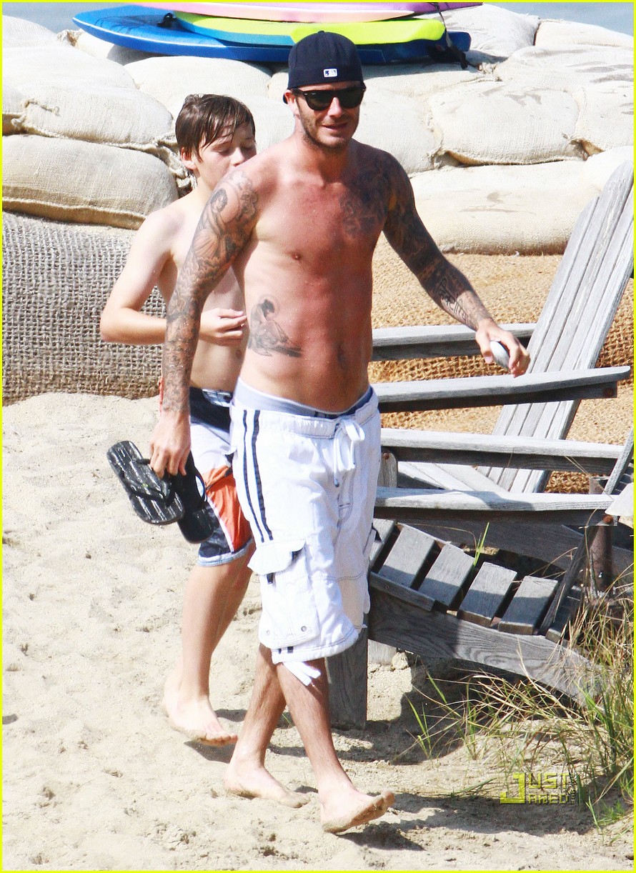 Victoria Beckham Pregnant Beach