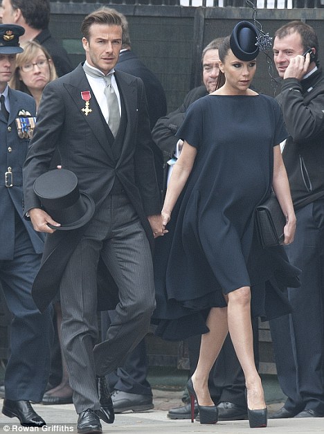 Victoria Beckham Pregnant Belly Harper