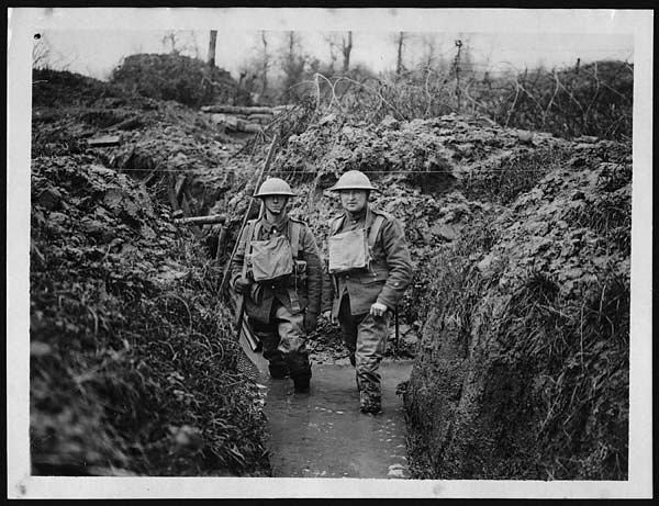 World War 1 Soldiers In Trenches