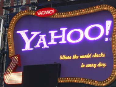 Yahoo Reviews Logo